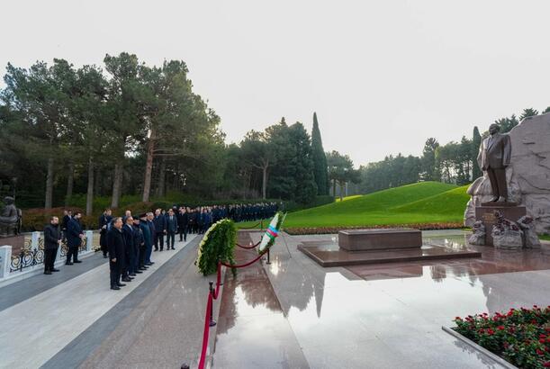 Din Xadimlərinin II Forumunun iştirakçıları Fəxri xiyabanı ziyarət ediblər - FOTOLAR