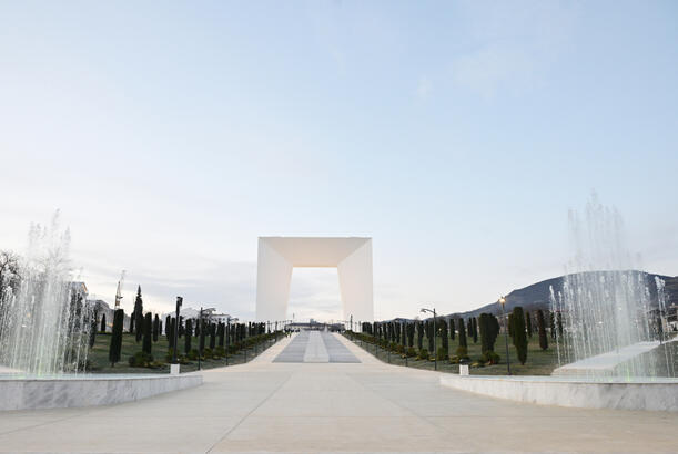 Prezident İlham Əliyev Xankəndi şəhərində Zəfər parkının açılışında iştirak edib - YENİLƏNİR