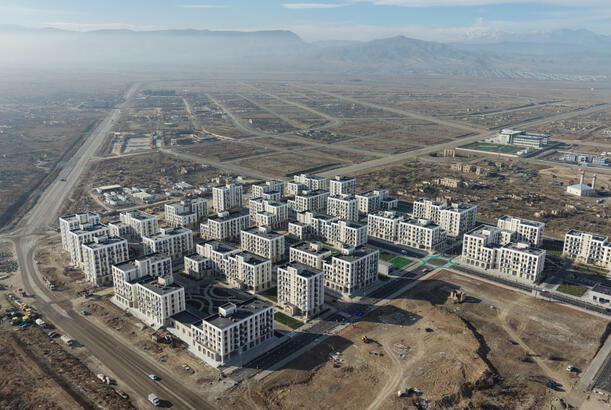 Prezident İlham Əliyev Ağdamda 2-ci yaşayış kompleksinin açılışında iştirak edib və buraya köçən sakinlərlə görüşüb - YENİLƏNİR