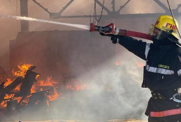 Paytaxtda beşmərtəbəli yataqxana binasında baş vermiş yanğın söndürülüb