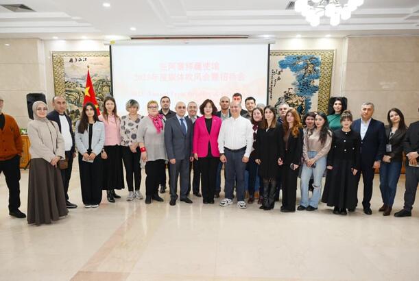Bakıda Azərbaycan-Çin münasibətlərinə həsr olunmuş illik mətbuat brifinqi keçirilib - YENİLƏNİB/FOTOLAR
