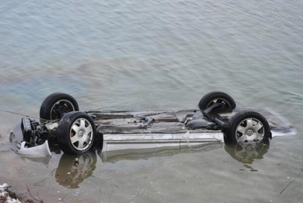 Biləsuvarda toy karvanında ağır yol qəzası baş verib