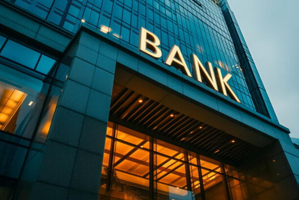 "S&P": Azərbaycan banklarında özəl sektorun borc yükü region üzrə daha aşağı səviyyədədir