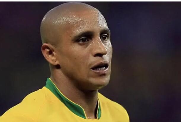 Futbol əfsanəsi əməliyyat masasında