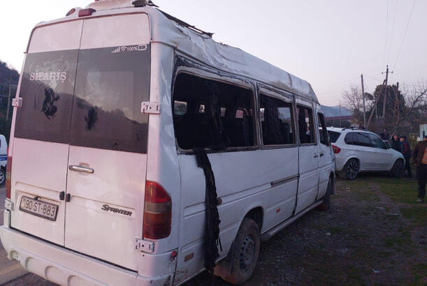 Astarada mikroavtobus qəzaya uğrayıb: ölən və xəsarət alanlar var