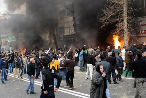 Təbrizdə kütləvi aksiyalar müstəqillik mübarizəsinə çevrilir - TƏHLİL