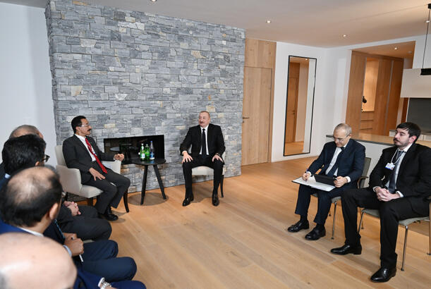 Prezident İlham Əliyev Davosda “DP World” şirkətlər qrupunun sədri və icraçı direktoru ilə görüşüb