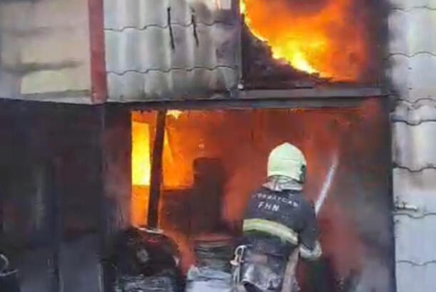 Dərnəgüldə yanan obyektin yaxınlığındakı mağazalar təxliyə edilir - YENİLƏNİB 3