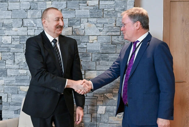 Prezident İlham Əliyev Davosda "Vitol" şirkətinin baş icraçı direktoru ilə görüşüb