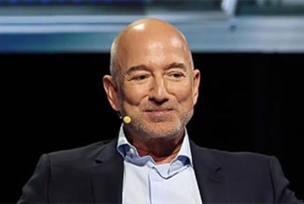 Ceff Bezos kosmosda Elon Musk ilə rəqabət aparır…