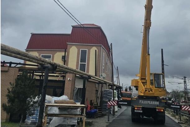 Binədə qanunsuz tikili sökülüb