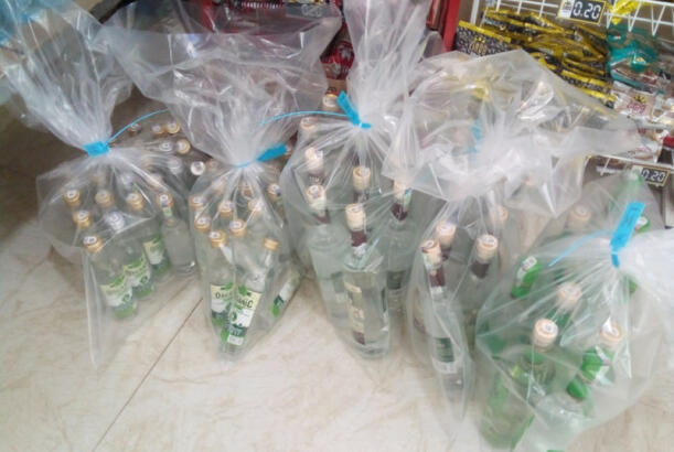 Gəncədə iki ticarət obyektində saxta alkoqollu içkilər aşkarlanıb - FOTOLAR