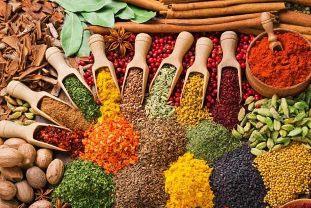 “Kimyəvi qatqılar və ədviyyatların təbii dadını məhv edir“ - EKSPERT DANIŞDI