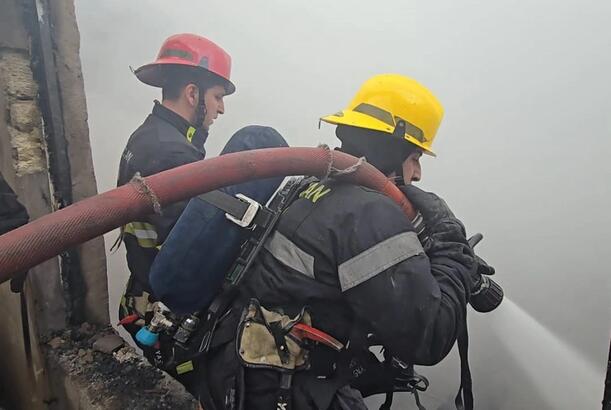 Parlament prospektində evdə baş verən yanğın söndürülüb