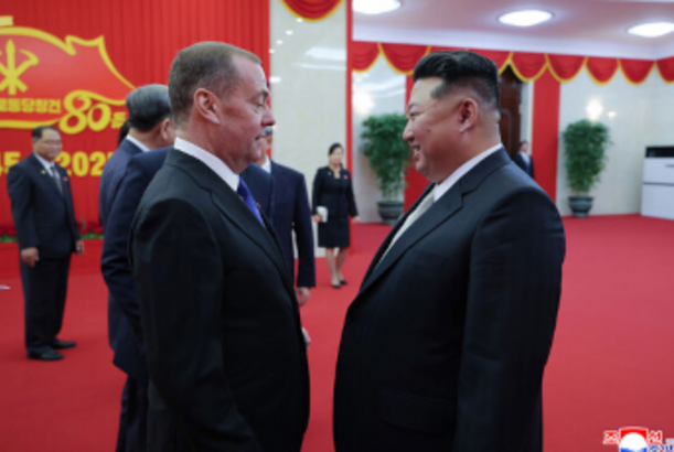 Medvedev Şimali Koreyadan nümunə götürməyə çağırıb...