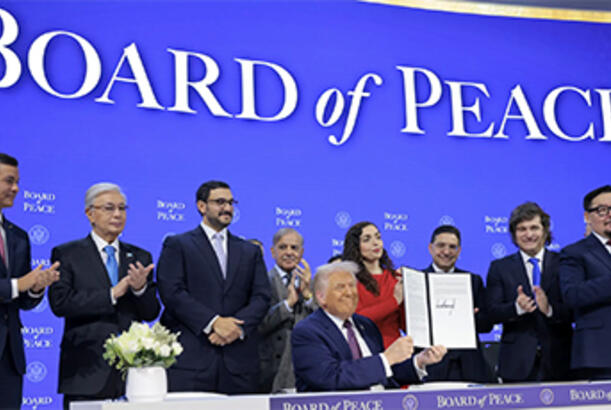 Tramp ilk dəfə “Sülh Şurası”nı çağırır...