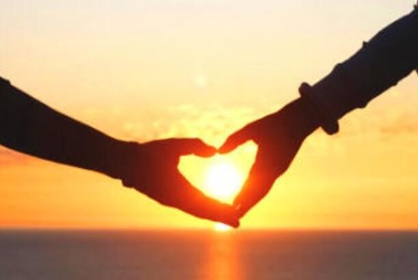 Romantik münasibətlər inkişaf etdikcə beynin necə dəyişdiyi aydın oldu...