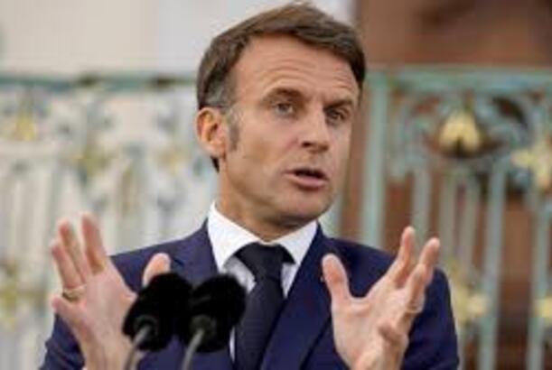 Makron mövqeyindən geri çəkilir FOTO