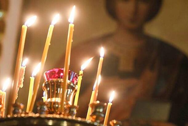 Keşiş sehrbaz və ekstrasenslərə müraciət etməyi təhlükəli sayır...