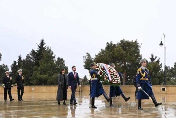 Посольство США: Посещение Вэнсом Аллеи шехидов - дань уважения Азербайджану