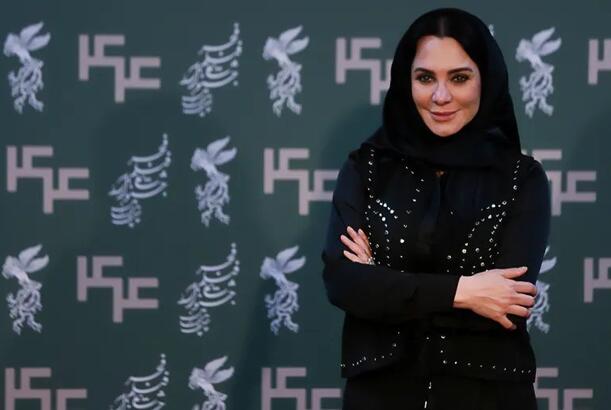 Suriyalı aktrisa film festivalında hicabda peyda olub...