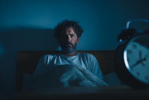 Kifayət qədər yuxu almamaq kişini daha yaşlı göstərir...