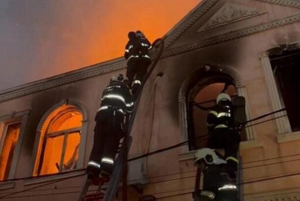 Bakıda yaşayış binasında yanğın olub, 7 nəfər təxliyə edilib