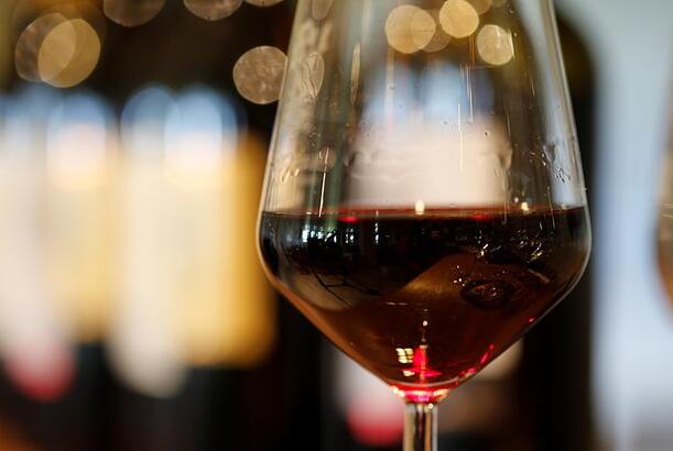 Qırmızı şərabın ürək üçün faydaları ilə bağlı mübahisə həll edilib...