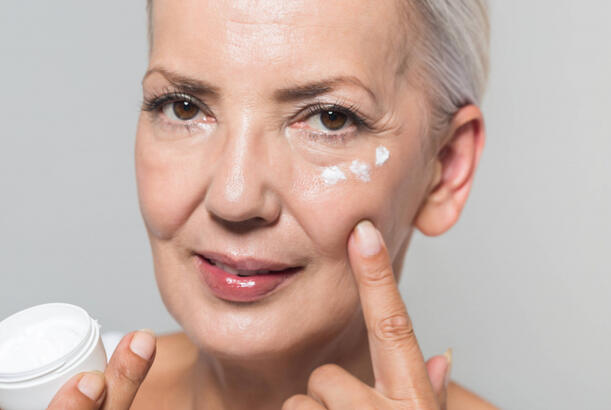 Yaşlanma əleyhinə kosmetika qırışları aradan qaldırırmı?