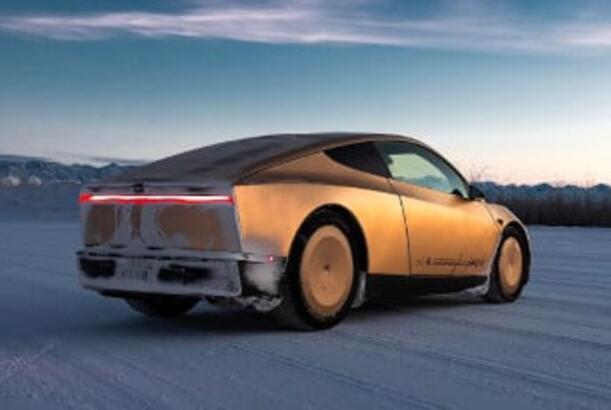 Tesla, sükanı və pedalı olmayan ilk Cybercab robotaxisini yığıb...