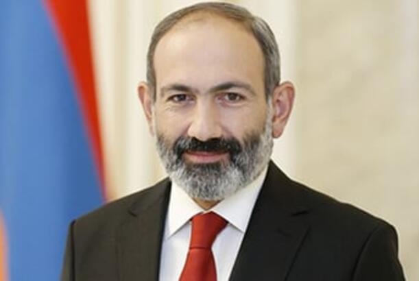 Ermənistanın Baş naziri həyat yoldaşından ayrılıb