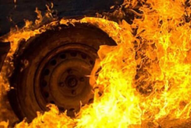 Saray qəsəbəsində "Mercedes" yanıb