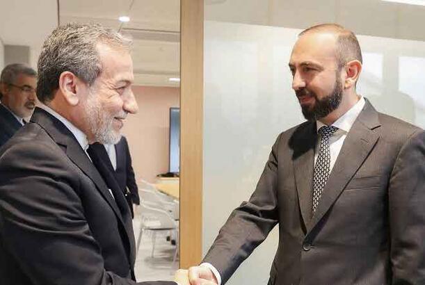 Ermənistan xarici işlər naziri Xameneinin vəfatı ilə bağlı iranlı həmkarına başsağlığı verib