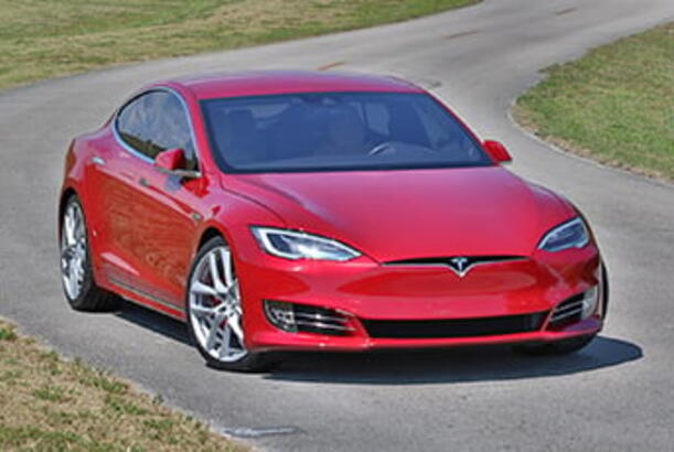 Paradoks: ABŞ-da işlənmiş Tesla avtomobilləri daha bahalı olur...