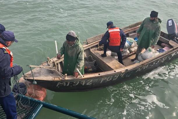 Xəzər dənizində köməksiz vəziyyətdə qalan azərbaycanlı balıqçılar xilas edilib