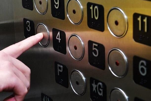 Lift hərəkət etdikdə çəkimiz dəyişirmi?