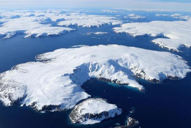 Antarktida səma təbilini çalır...