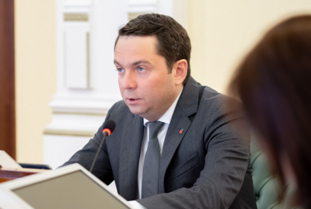 Deputat deputatların sayının azaldılmasını təklif edir...