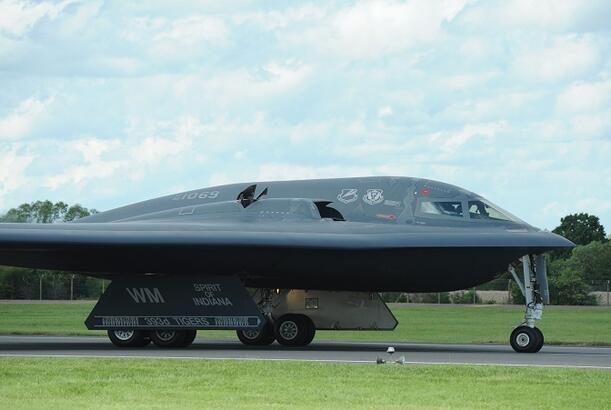 Amerikanın bombardmançı təyyarəsi Böyük Britaniyaya çatıb...