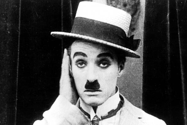 Yoxsulluq, ev işləri və xəstəlik: Çarli Çaplinin həyatı...