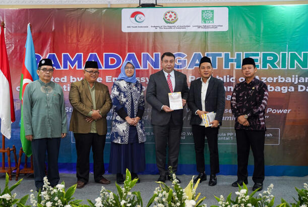 Azərbaycan səfirliyi iftar süfrəsi açıb - FOTOLAR 