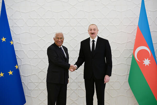 Prezident İlham Əliyev və Avropa İttifaqı Şurasının Prezidenti mətbuata bəyanatlarla çıxış edirlər - YENİLƏNİR