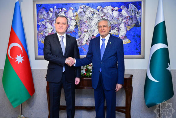 Ceyhun Bayramov ivə Məhəmməd İshaq Dar arasında telefon danışığı olub