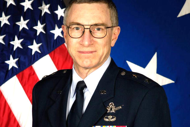 Pentaqonun məxfi proqramlarına nəzarət edən general ABŞ-da yoxa çıxıb...