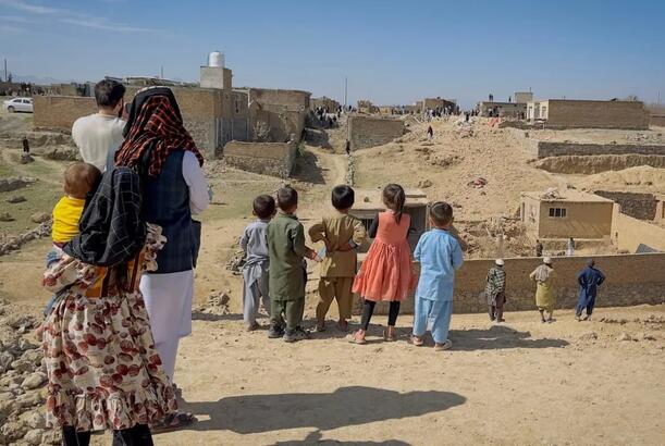 Pakistan Əfqanıstanda yanacaq anbarını bombaladı