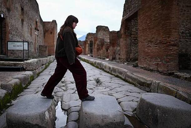 Pompeydə divarda qədim eşq elanı tapılıb...