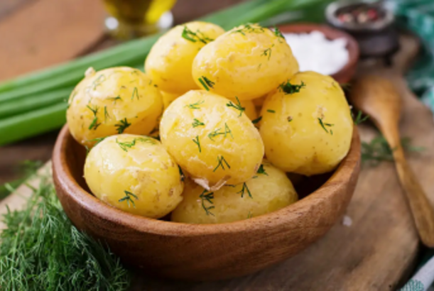 Bəzi insanlar üçün kartof yeməyin düzgün yolu izah edilib...