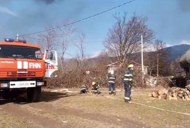 Zaqatalada ikimərtəbəli evdə yanğın olub