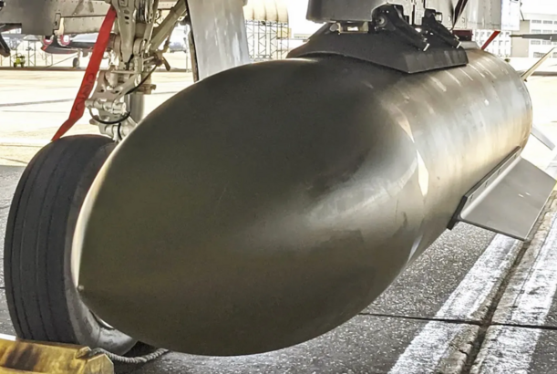 ABŞ İranı super ağır bunker bombaları ilə vurdu...