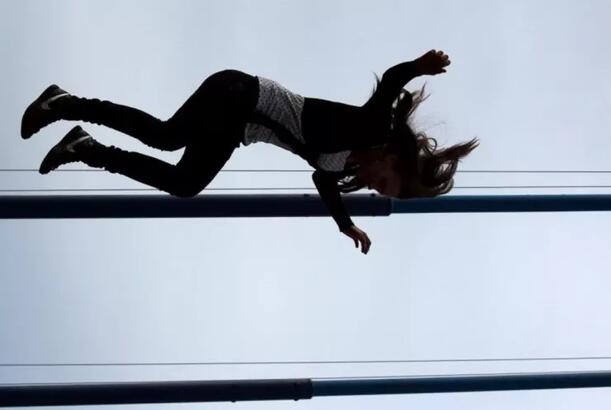 Yasamalda beşinci mərtəbədən yıxılan qız ölüb